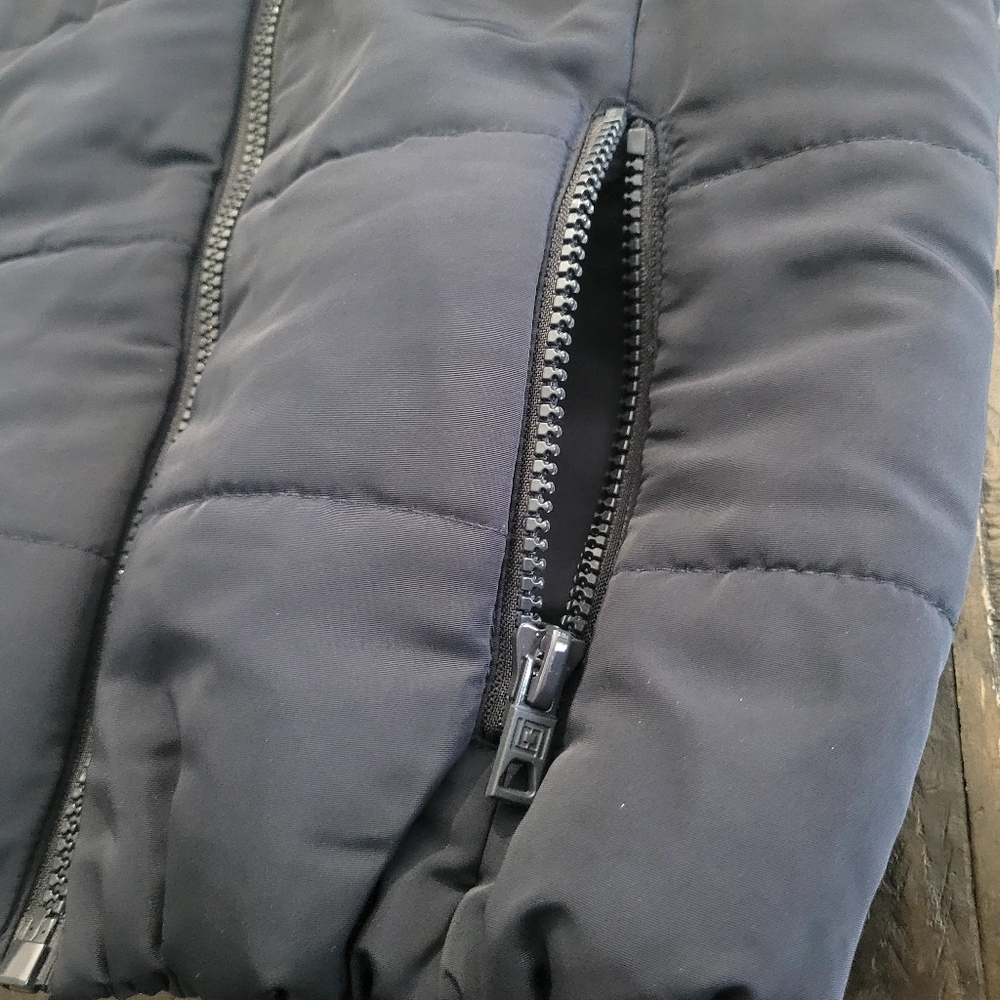 Liz Claiborne Puffer Vest With Faux Fur Lined Hood Women's Size Petite PM - Picture 4 of 6